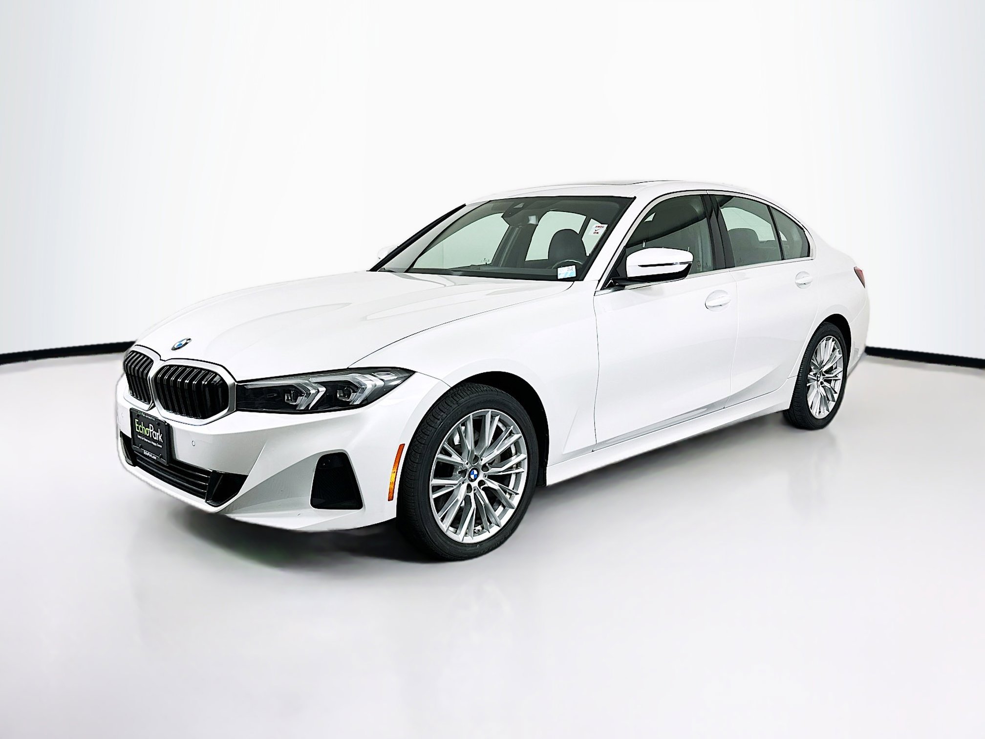 Used 2024 BMW 330i Sedan image 3