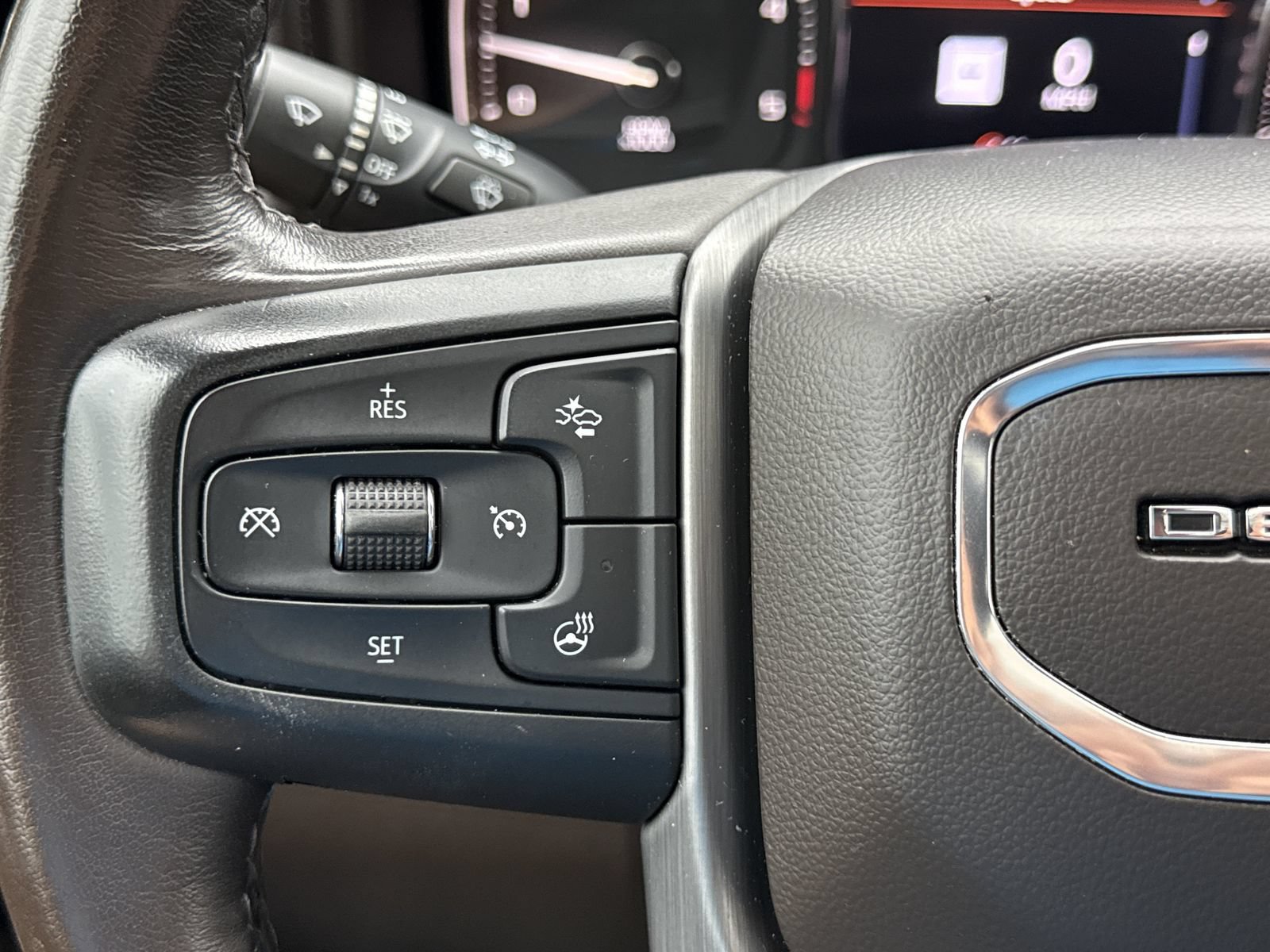 Used 2023 GMC Sierra 2500 Denali w/ Denali Ultimate Package AWD/4WD image 23