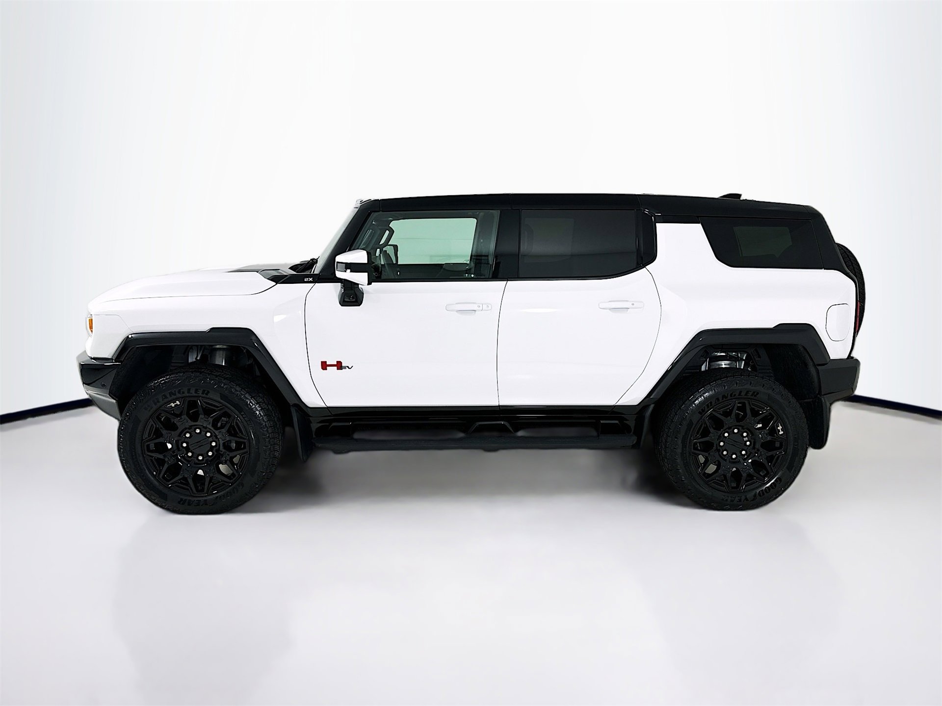 Used 2025 GMC Hummer EV 2X w/ LPO, Sport Package image 5