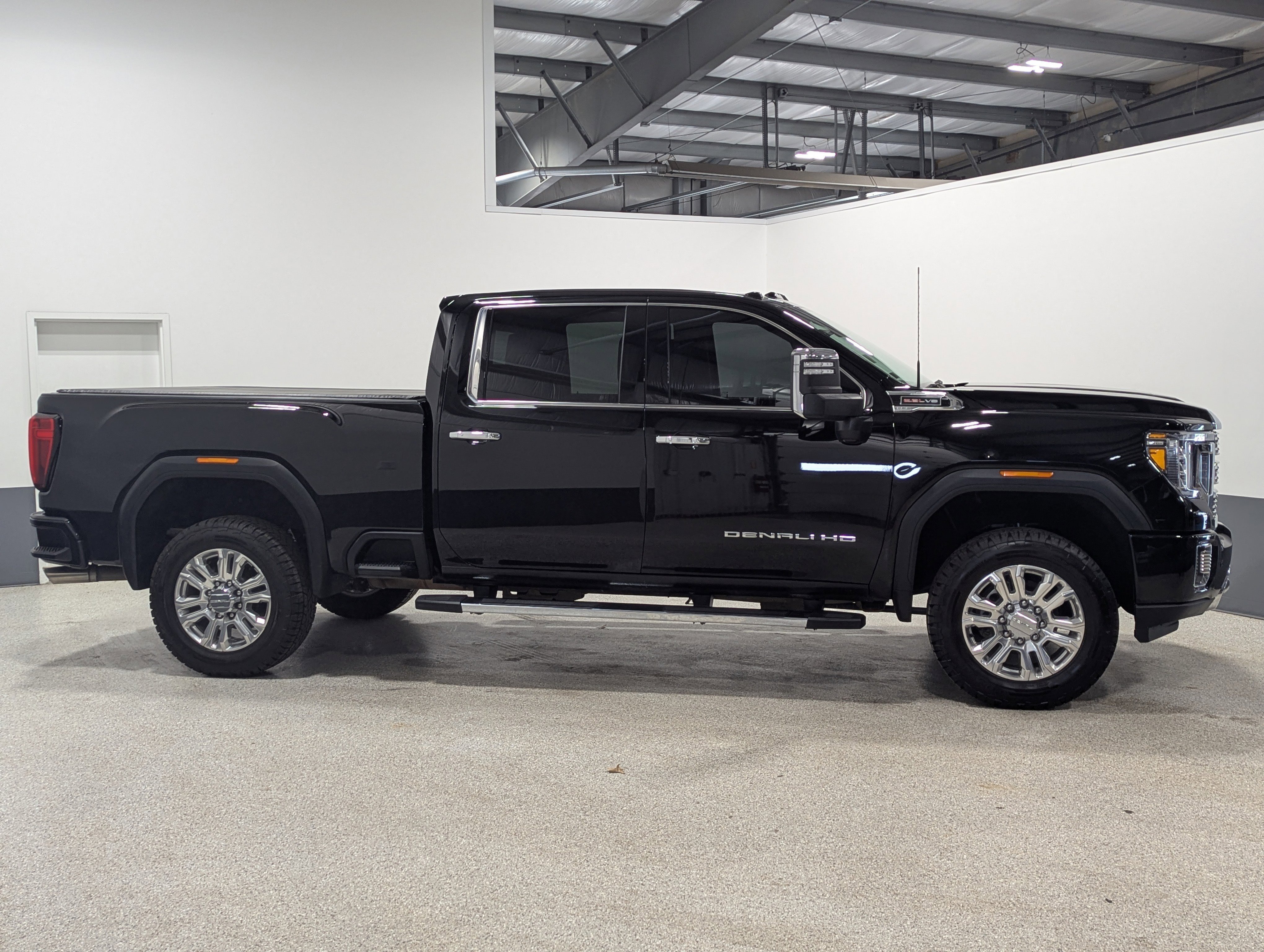 Used 2022 GMC Sierra 2500 Denali image 2