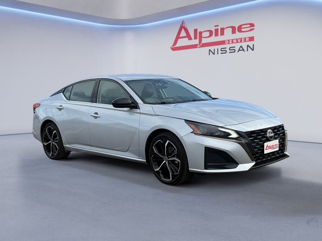Used 2024 Nissan Altima 2.5 SR FWD image 7