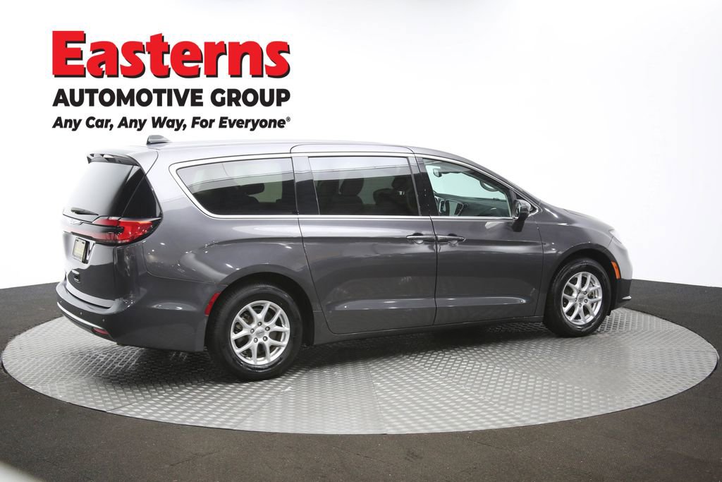 Used 2023 Chrysler Pacifica Touring-L FWD image 45