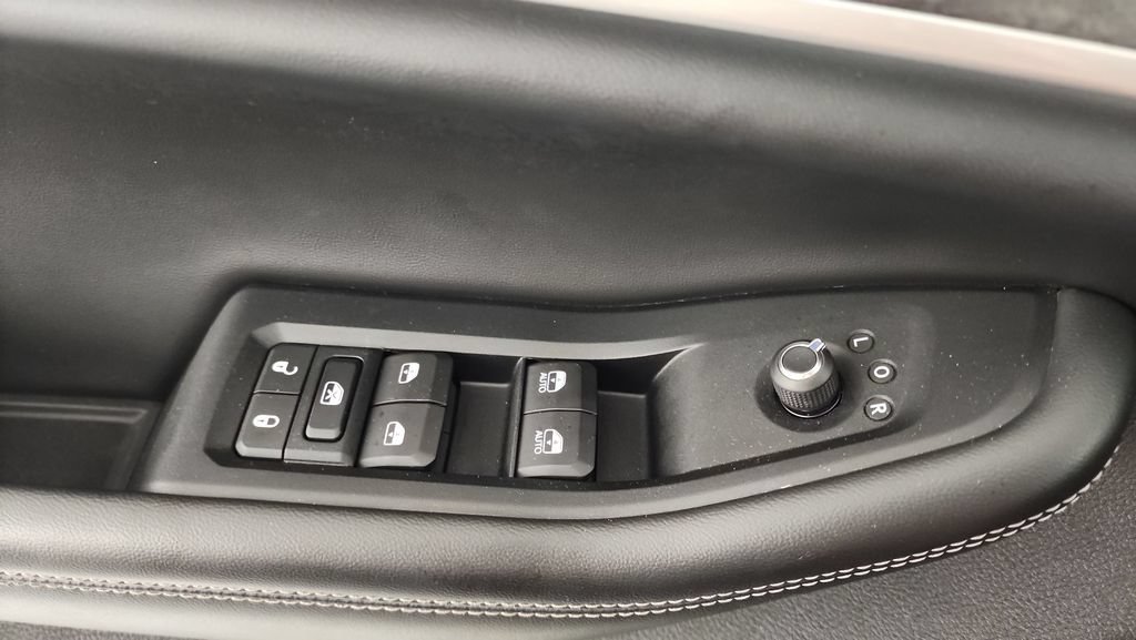 Used 2023 Jeep Grand Cherokee Limited AWD/4WD image 15