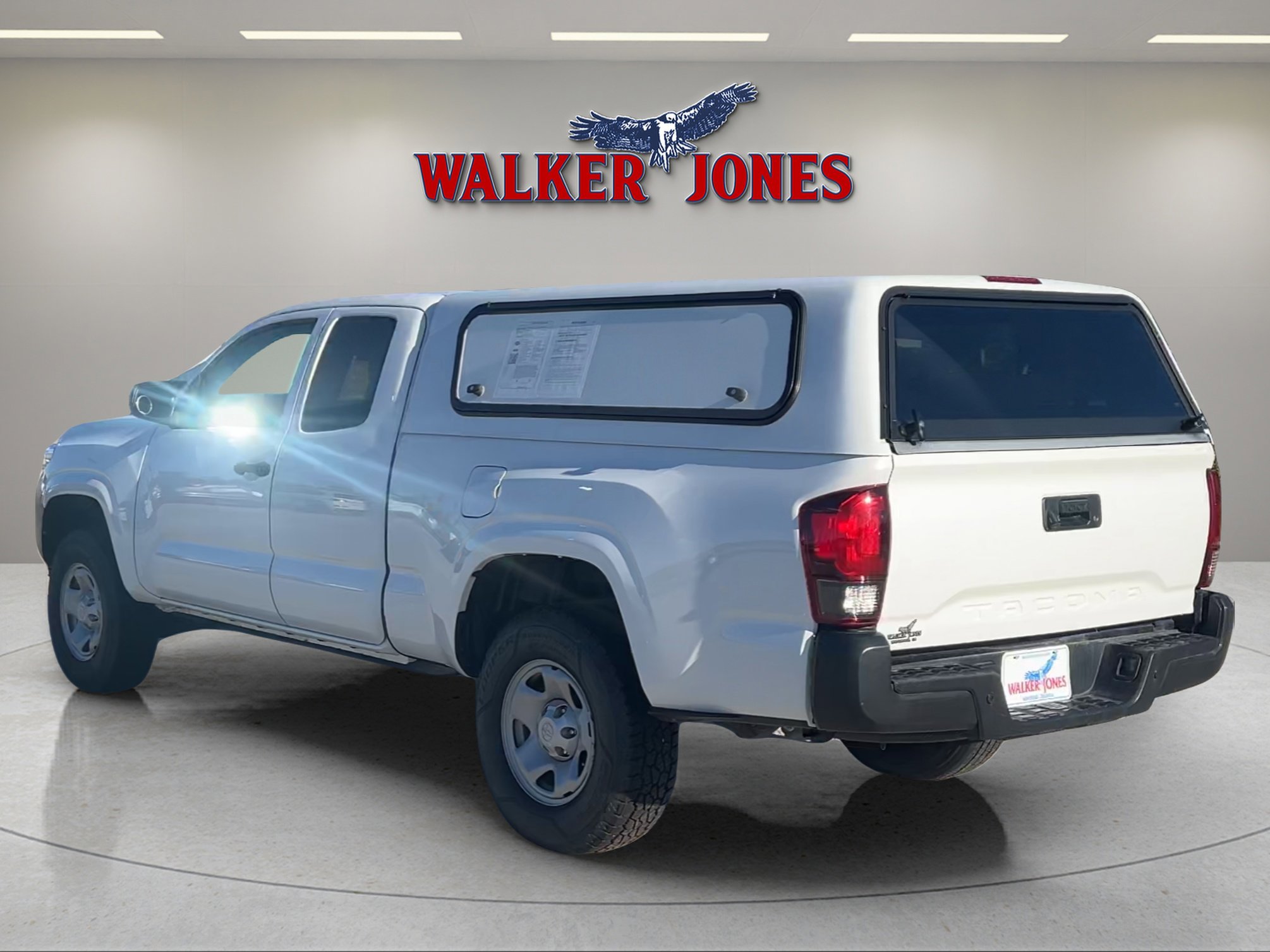 Used 2023 Toyota Tacoma SR image 5