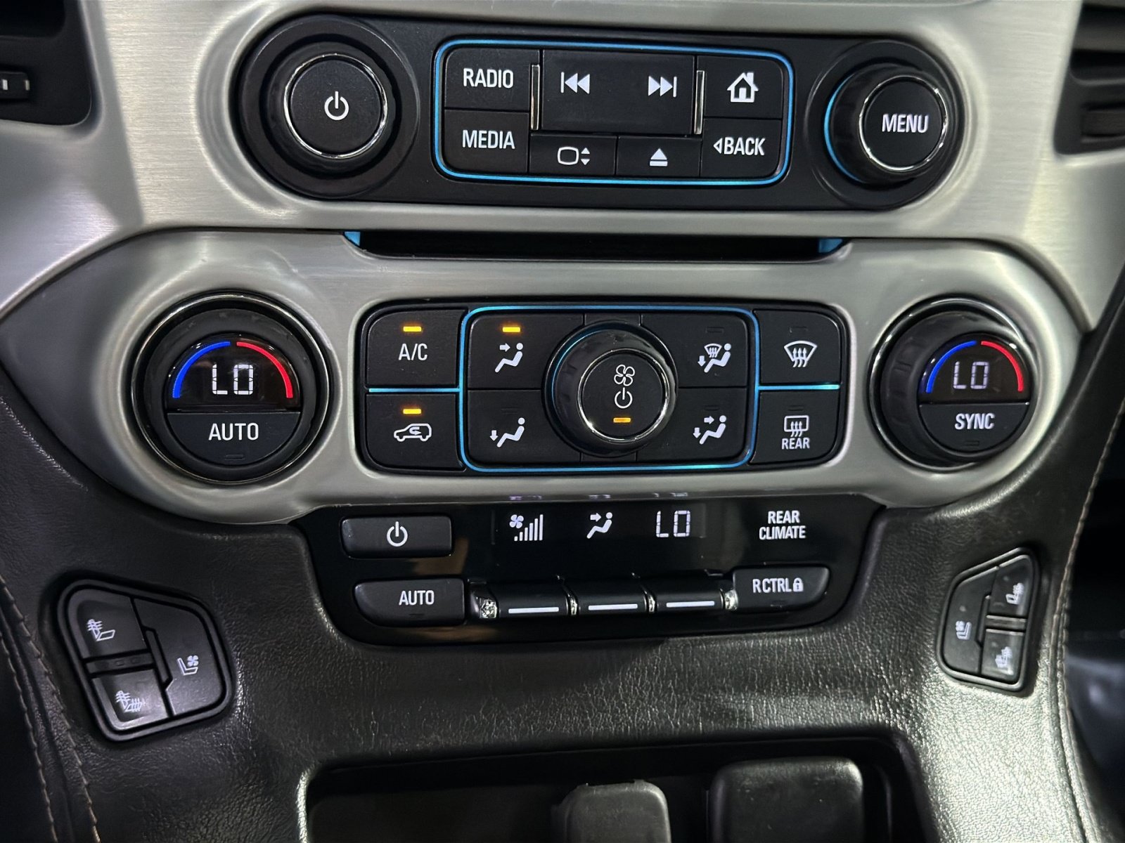 Used 2018 GMC Yukon XL SLT w/ Open Road Package AWD/4WD image 21