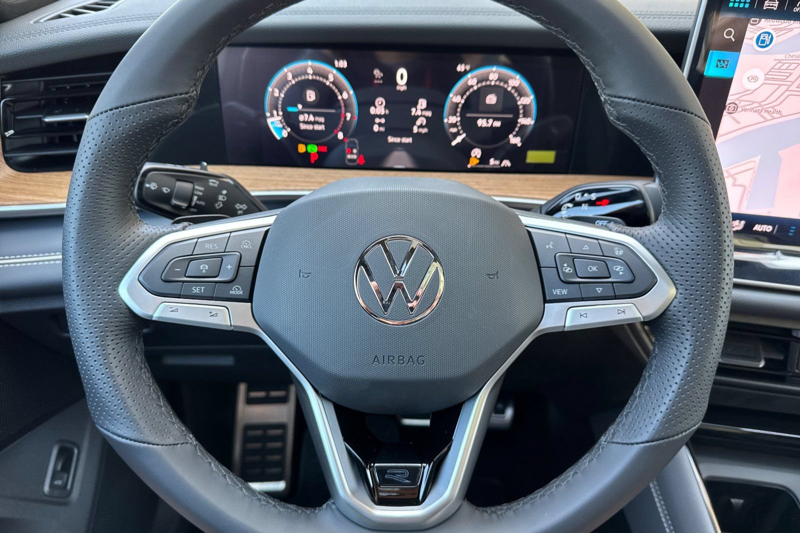 New 2026 Volkswagen Tiguan SEL R-Line AWD/4WD image 24