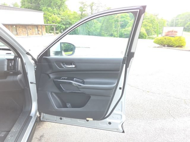 Used 2022 Nissan Pathfinder S FWD image 23