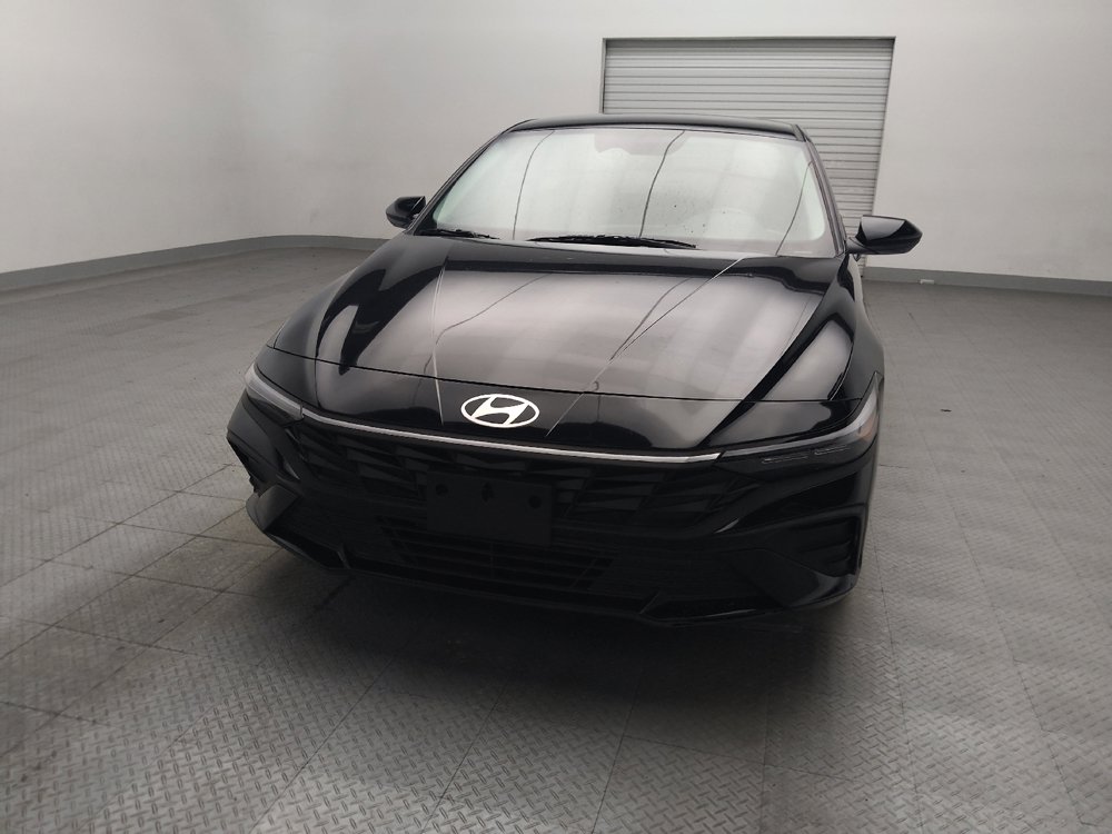 Used 2025 Hyundai Elantra SE w/ Cargo Package FWD image 15