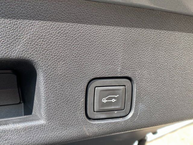 Used 2025 Chevrolet Traverse LT image 11