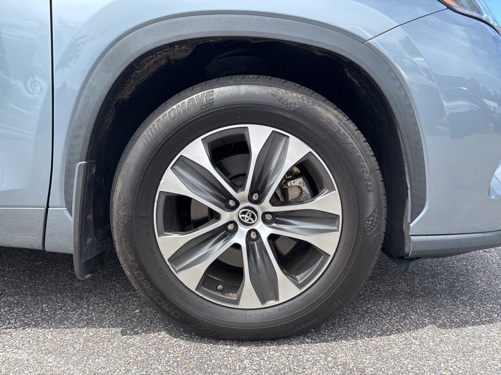 Used 2021 Toyota Highlander XLE image 11