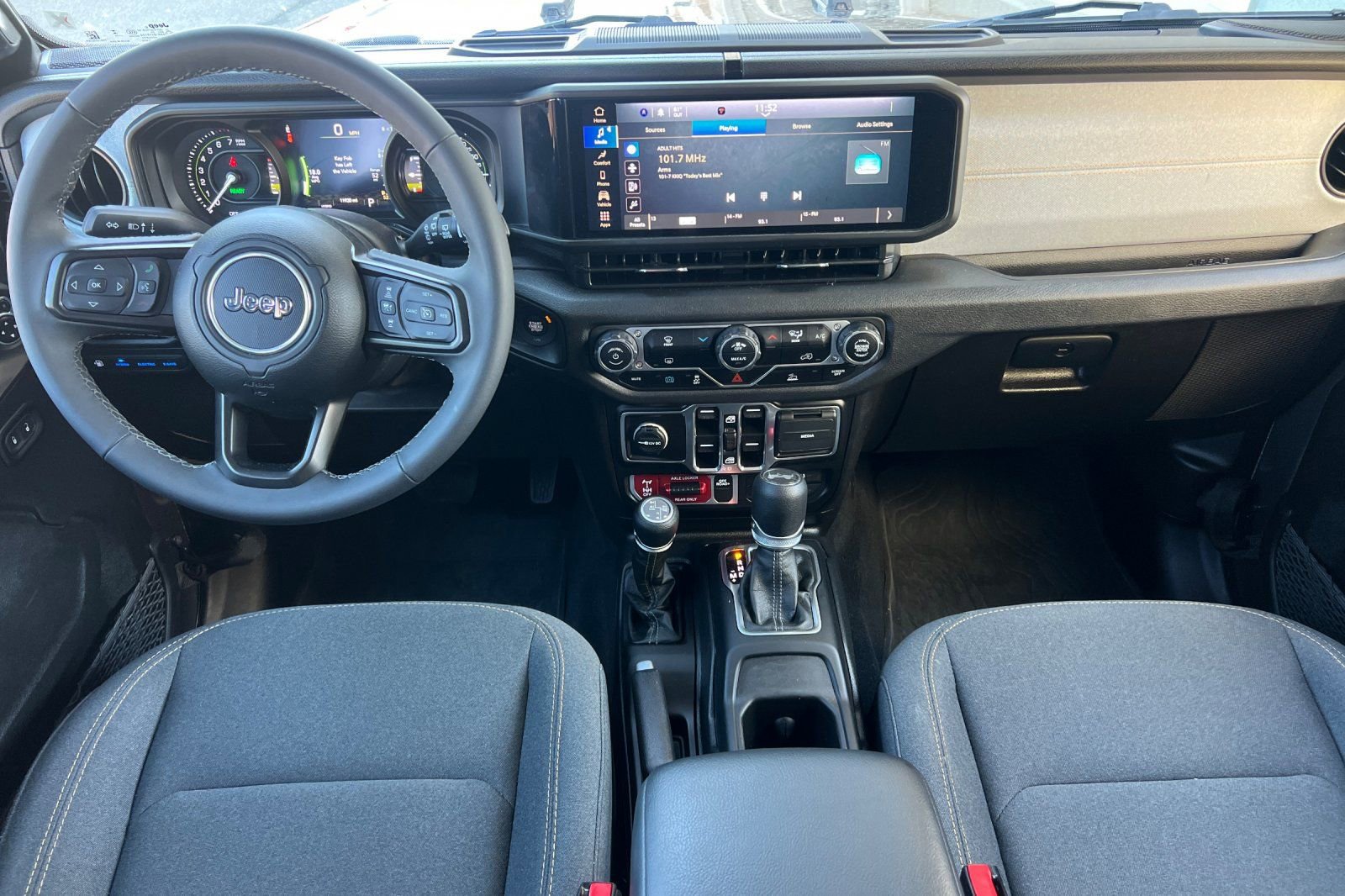 Used 2025 Jeep Wrangler Unlimited Sport S 4xe AWD/4WD image 13