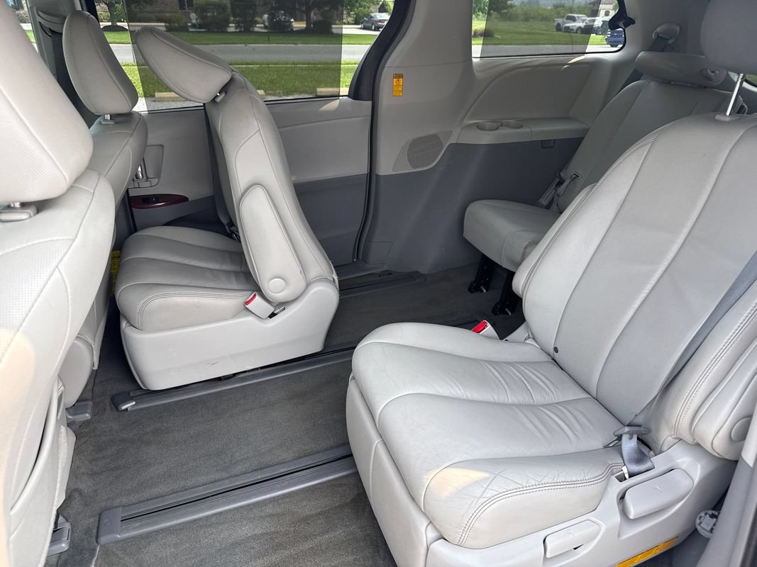 Used 2014 Toyota Sienna XLE AWD/4WD image 10