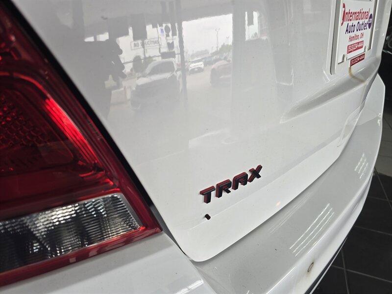 Used 2018 Chevrolet Trax LT w/ Sun & Sound Package FWD image 28
