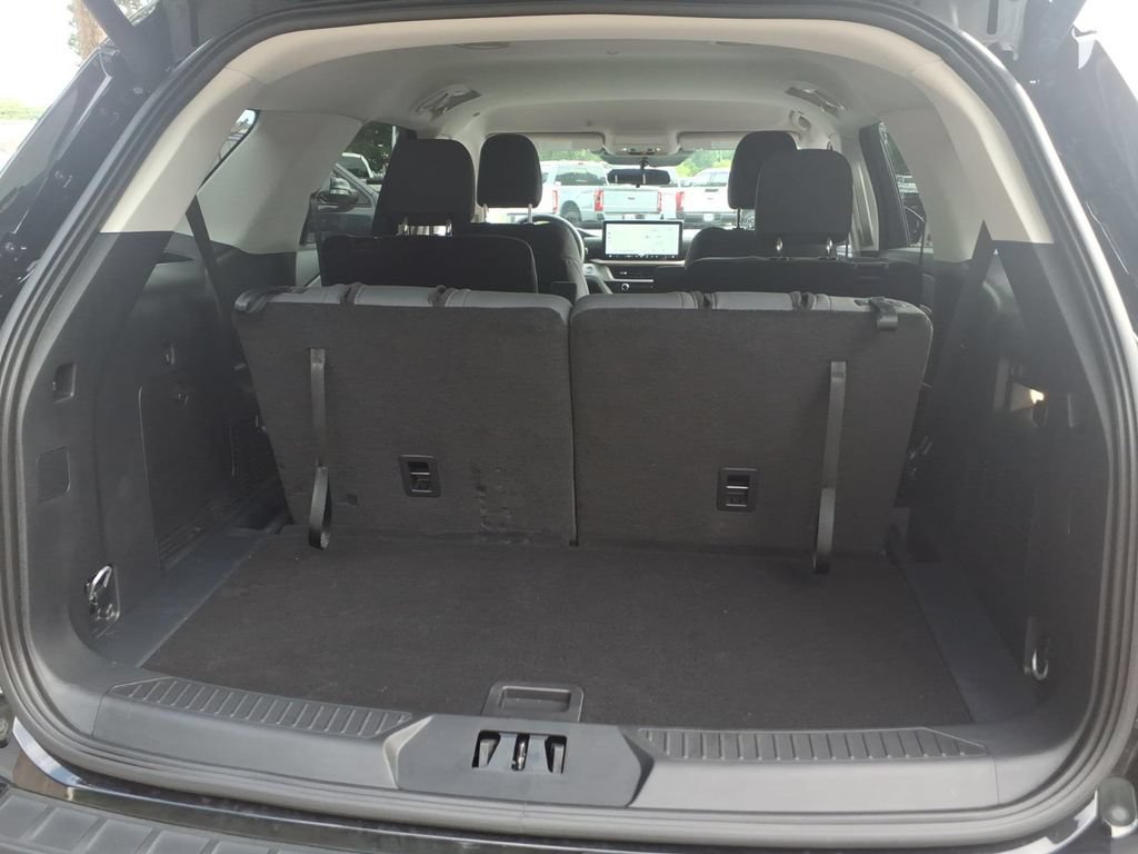 Used 2026 Ford Explorer Active AWD/4WD image 13