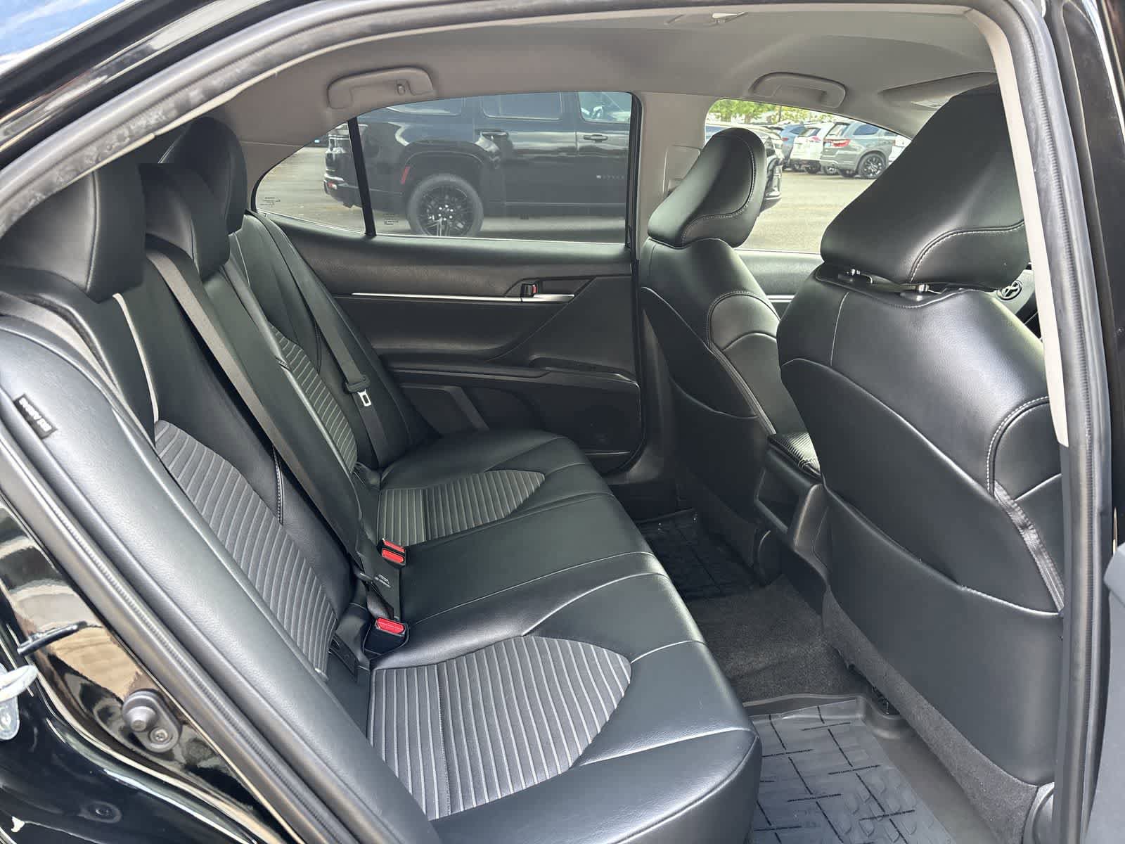 Used 2021 Toyota Camry SE w/ Carpet Mat Package (TMS) FWD image 5