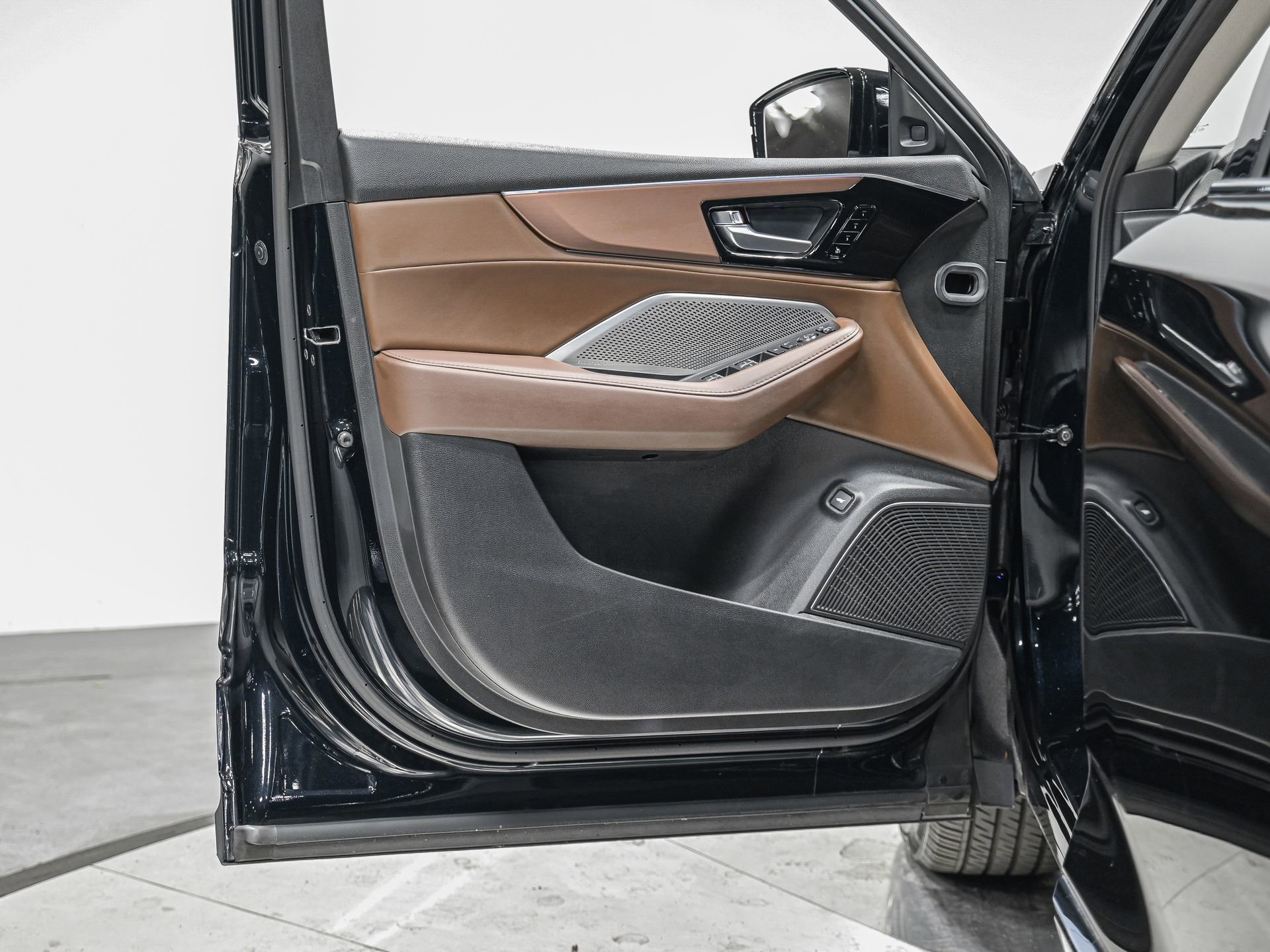 Used 2022 Acura MDX SH-AWD w/ Technology Package image 12