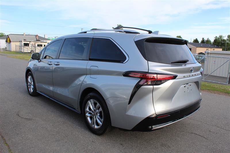Used 2022 Toyota Sienna Limited FWD image 5