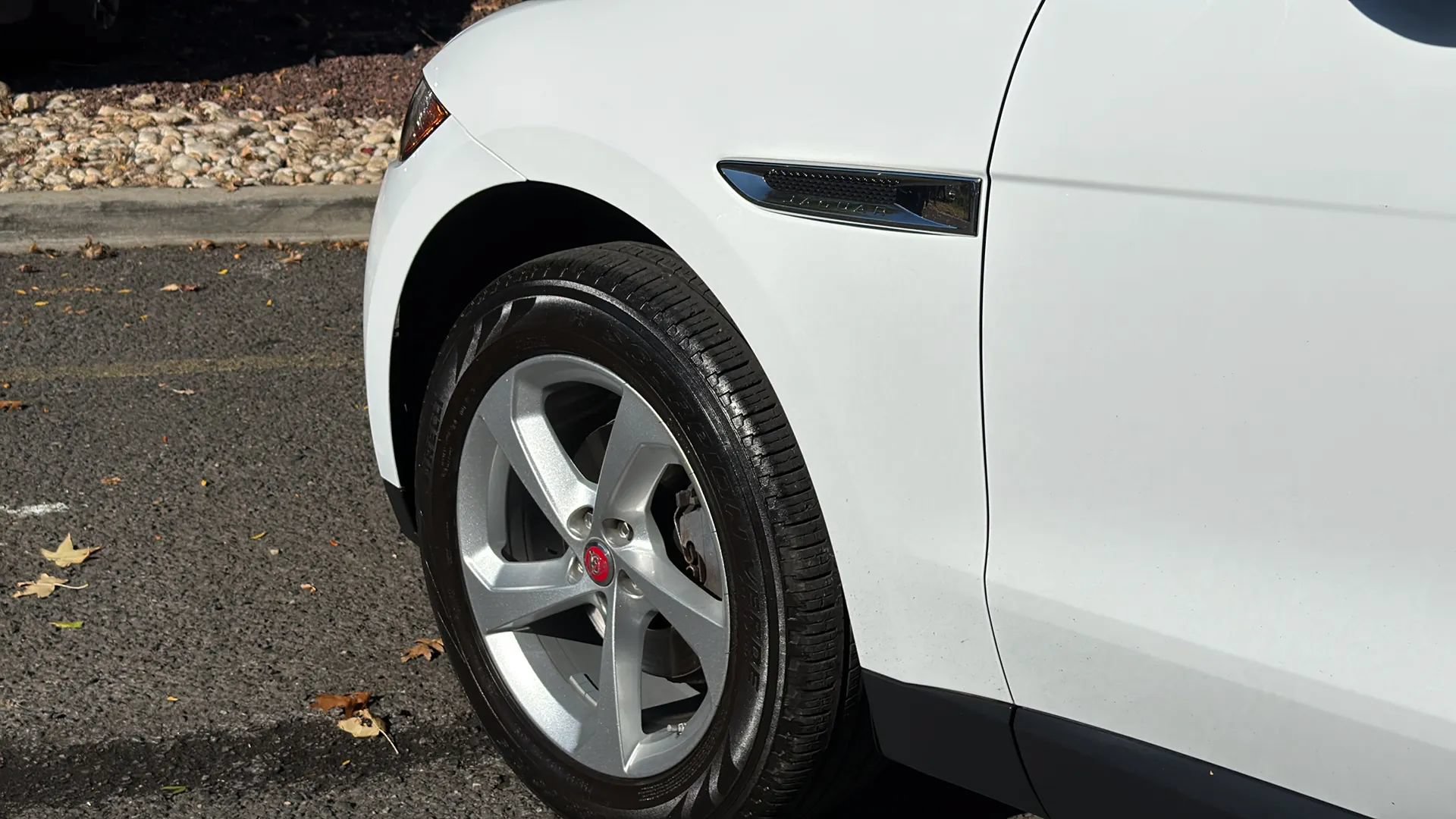 Used 2020 Jaguar F-PACE Premium AWD/4WD image 13