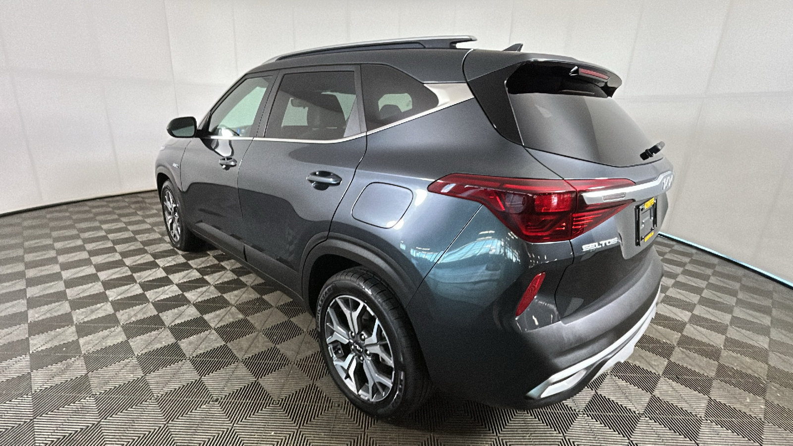 Used 2022 Kia Seltos EX AWD/4WD image 5