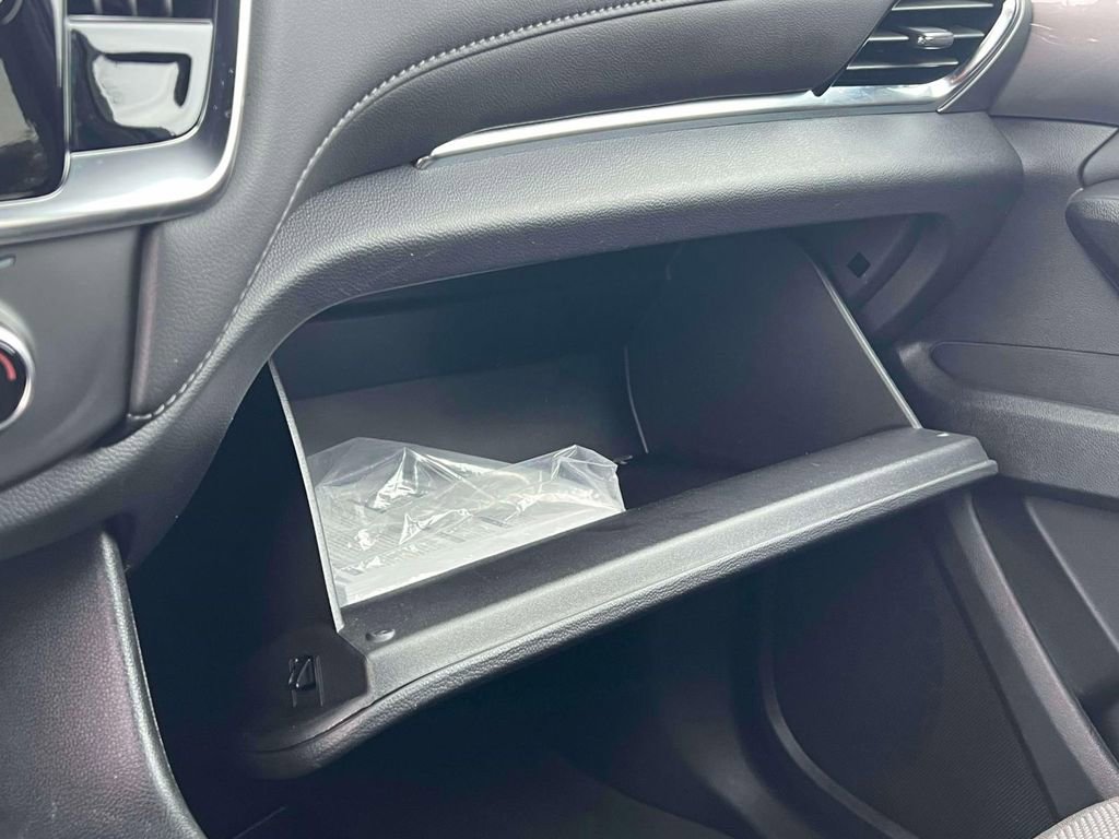 Used 2023 Chevrolet Traverse LT FWD image 30