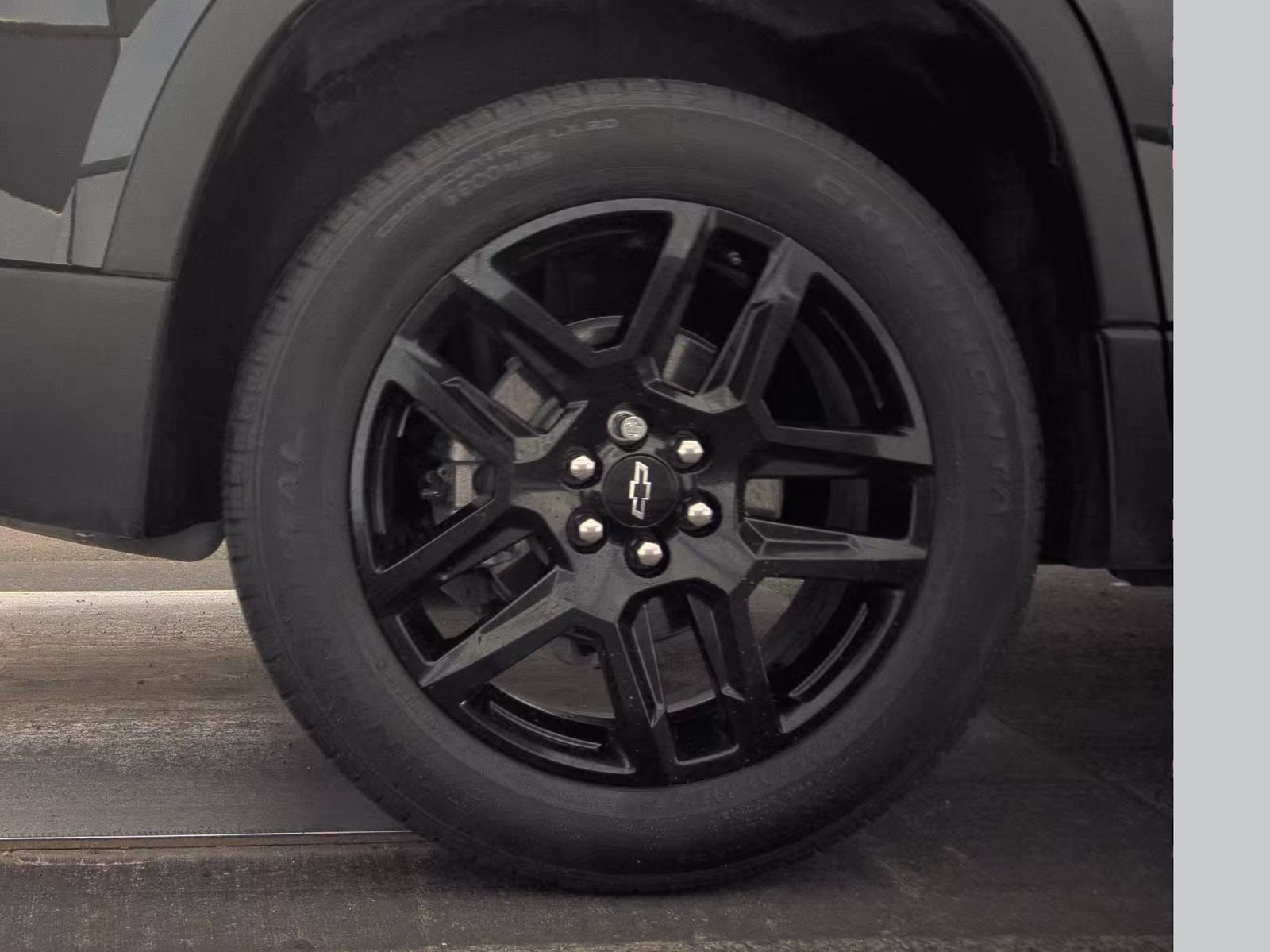 Used 2021 Chevrolet Traverse LS w/ LPO, Blackout Package FWD image 12