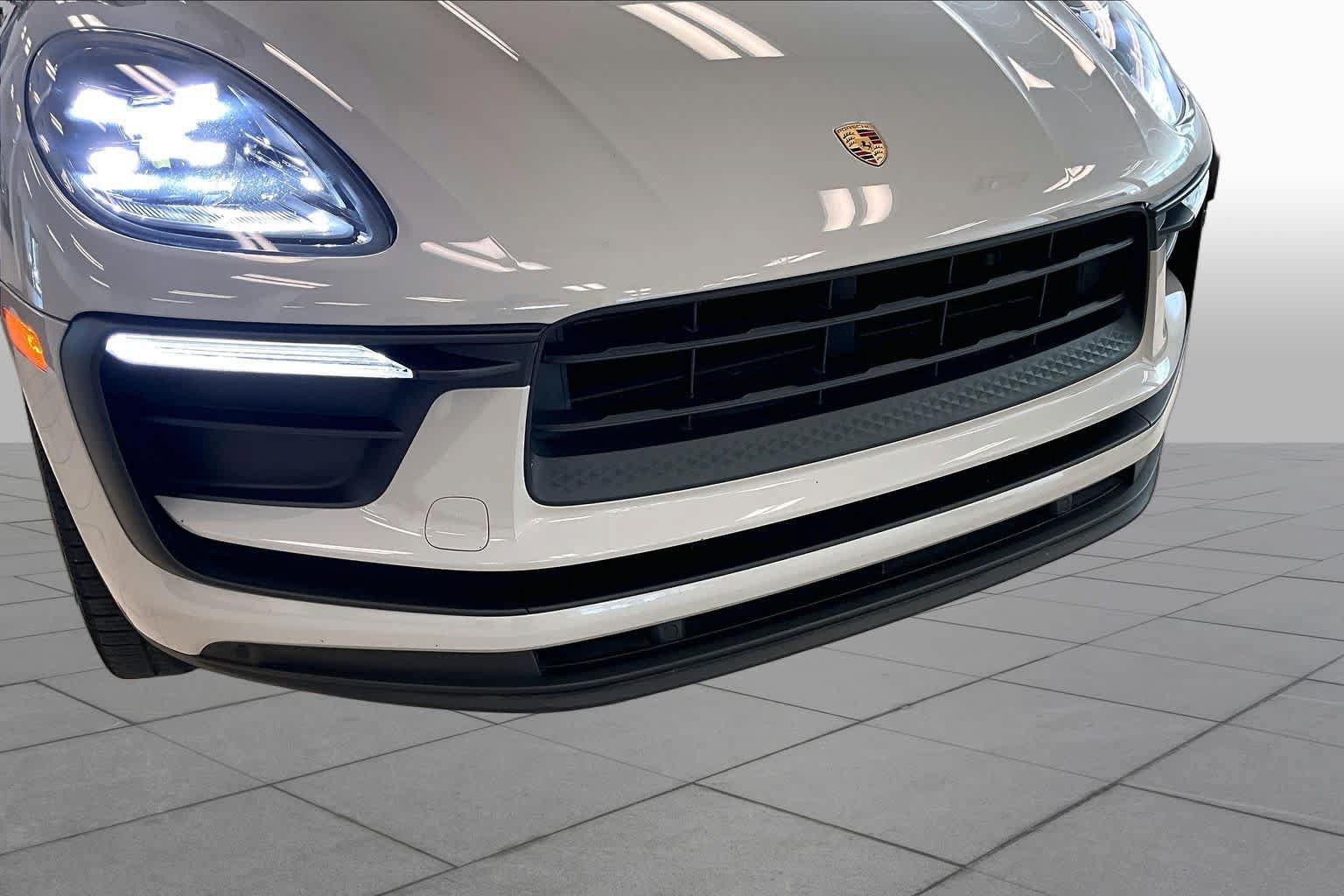 Used 2022 Porsche Macan AWD/4WD image 28