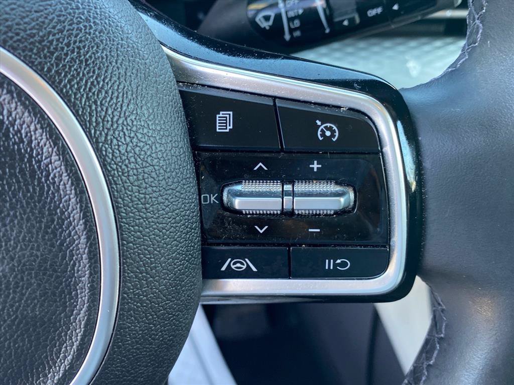 Certified 2022 Kia Carnival LX FWD image 17