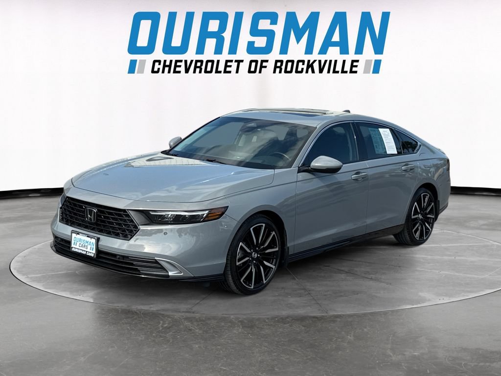 Used 2024 Honda Accord Touring image 2