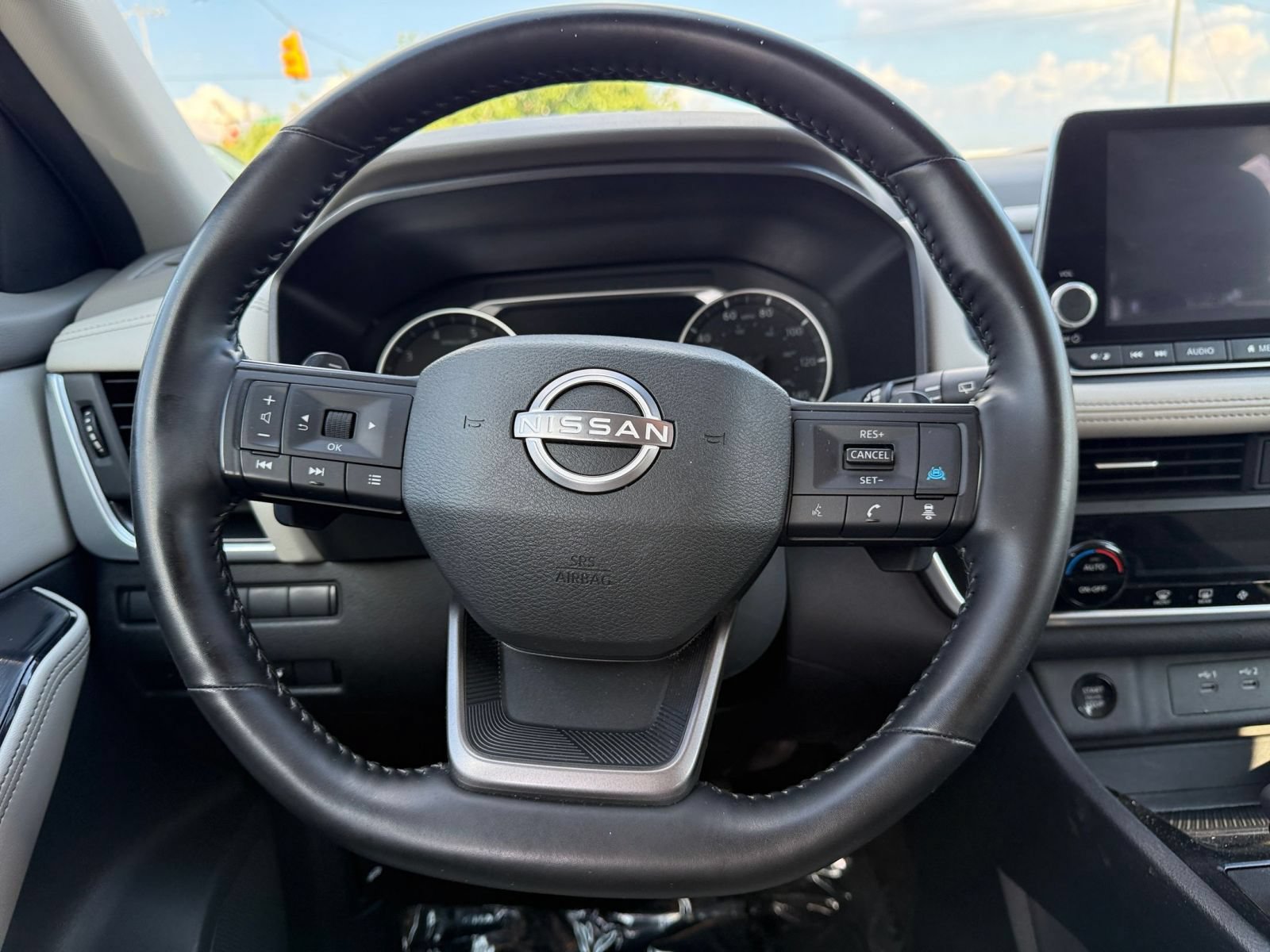 Used 2025 Nissan Rogue SV AWD/4WD image 29