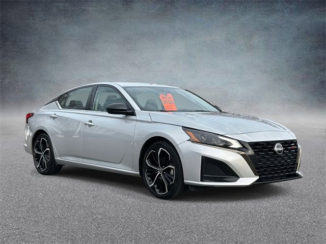Used 2024 Nissan Altima 2.5 SR image 1