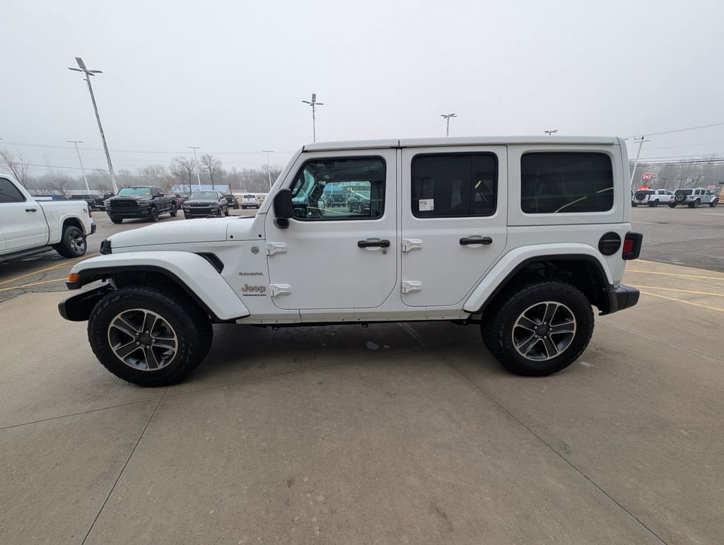 Used 2023 Jeep Wrangler Sahara image 7