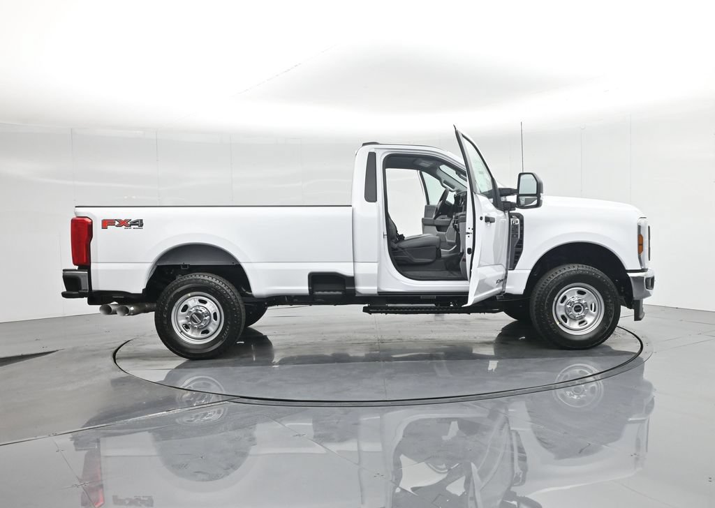 New 2026 Ford F350 XL w/ FX4 Off-Road Package AWD/4WD image 4