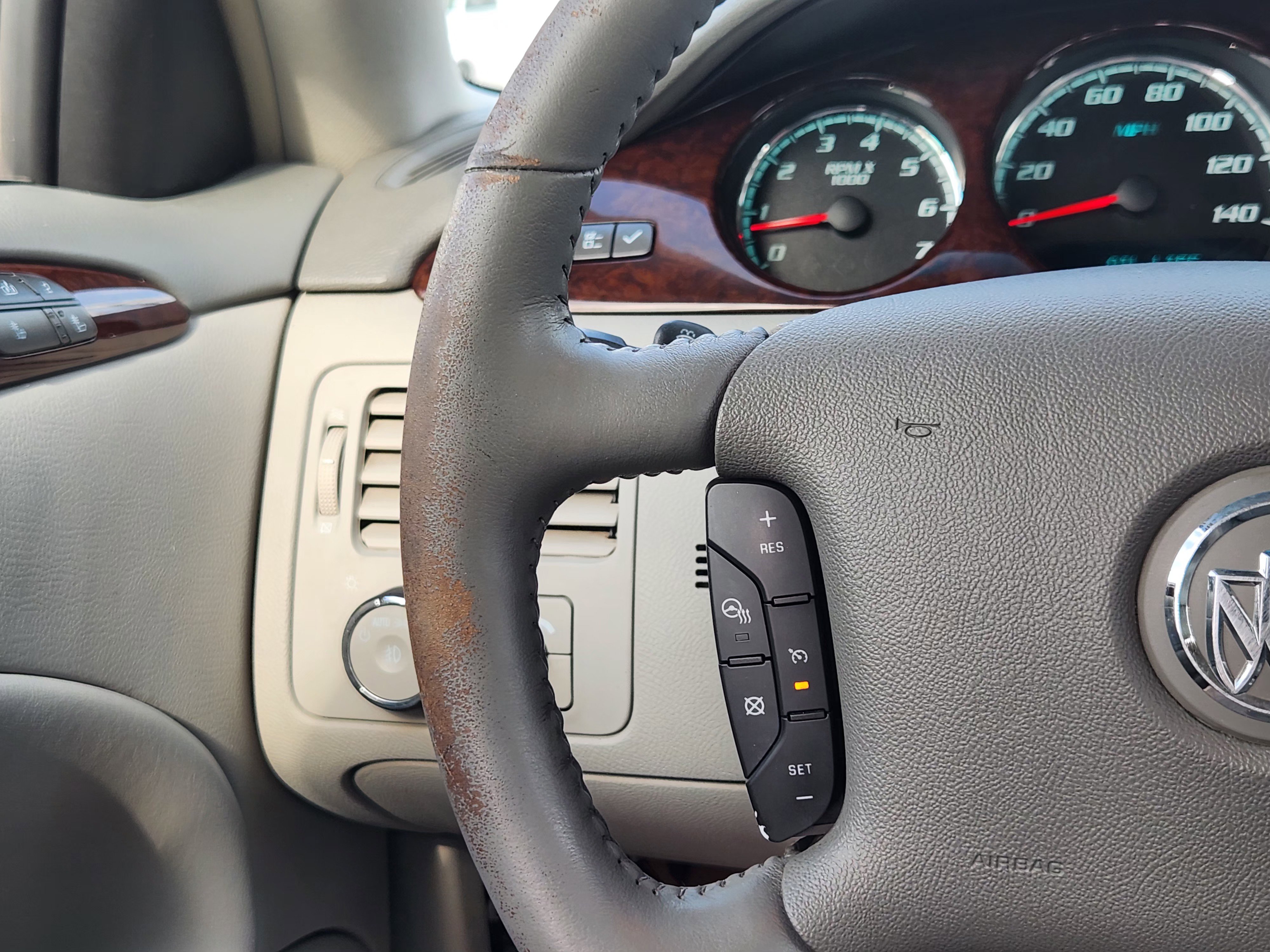 Used 2011 Buick Lucerne CXL w/ Driver Confidence Package FWD image 26