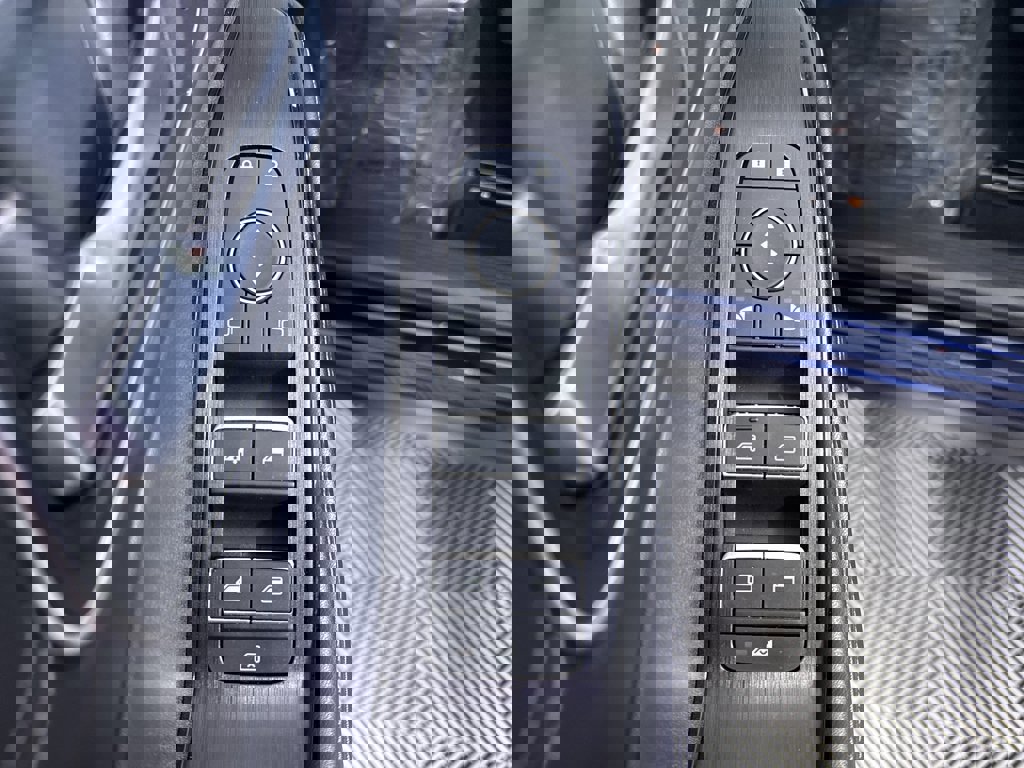 Used 2024 Nissan Rogue Platinum image 23