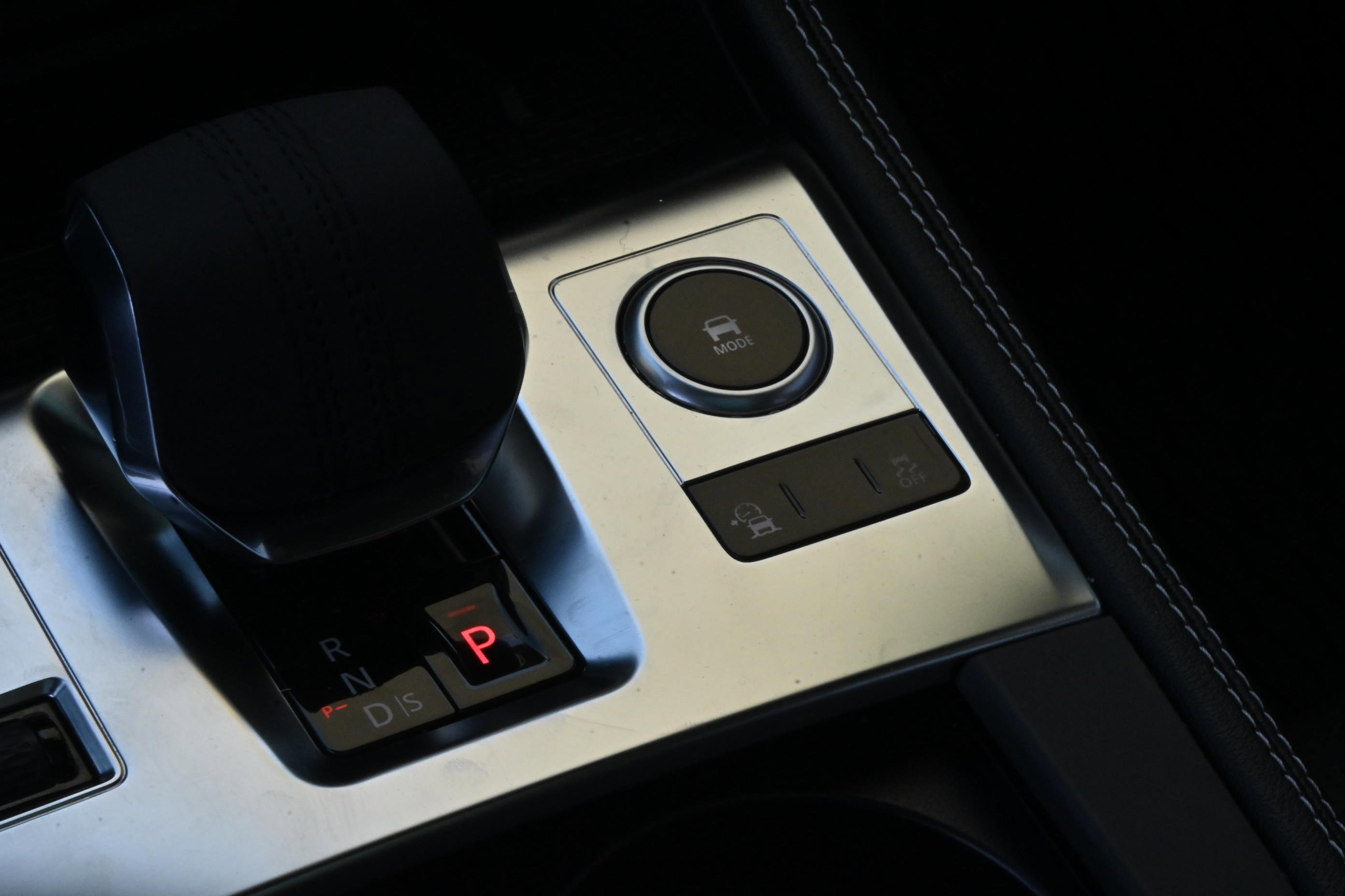 Used 2025 Jaguar F-PACE R-Dynamic S image 24