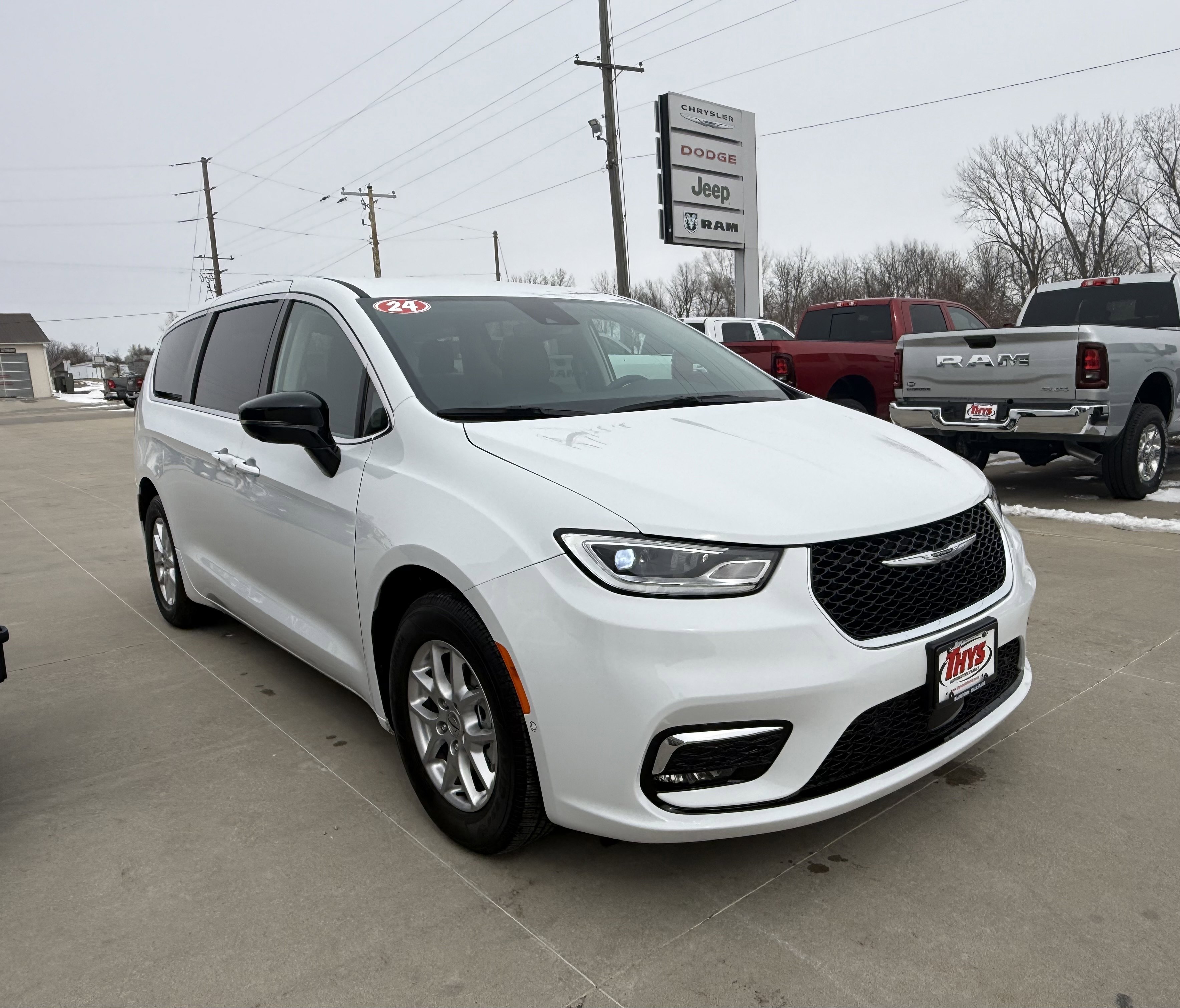 Used 2024 Chrysler Pacifica Touring-L image 36