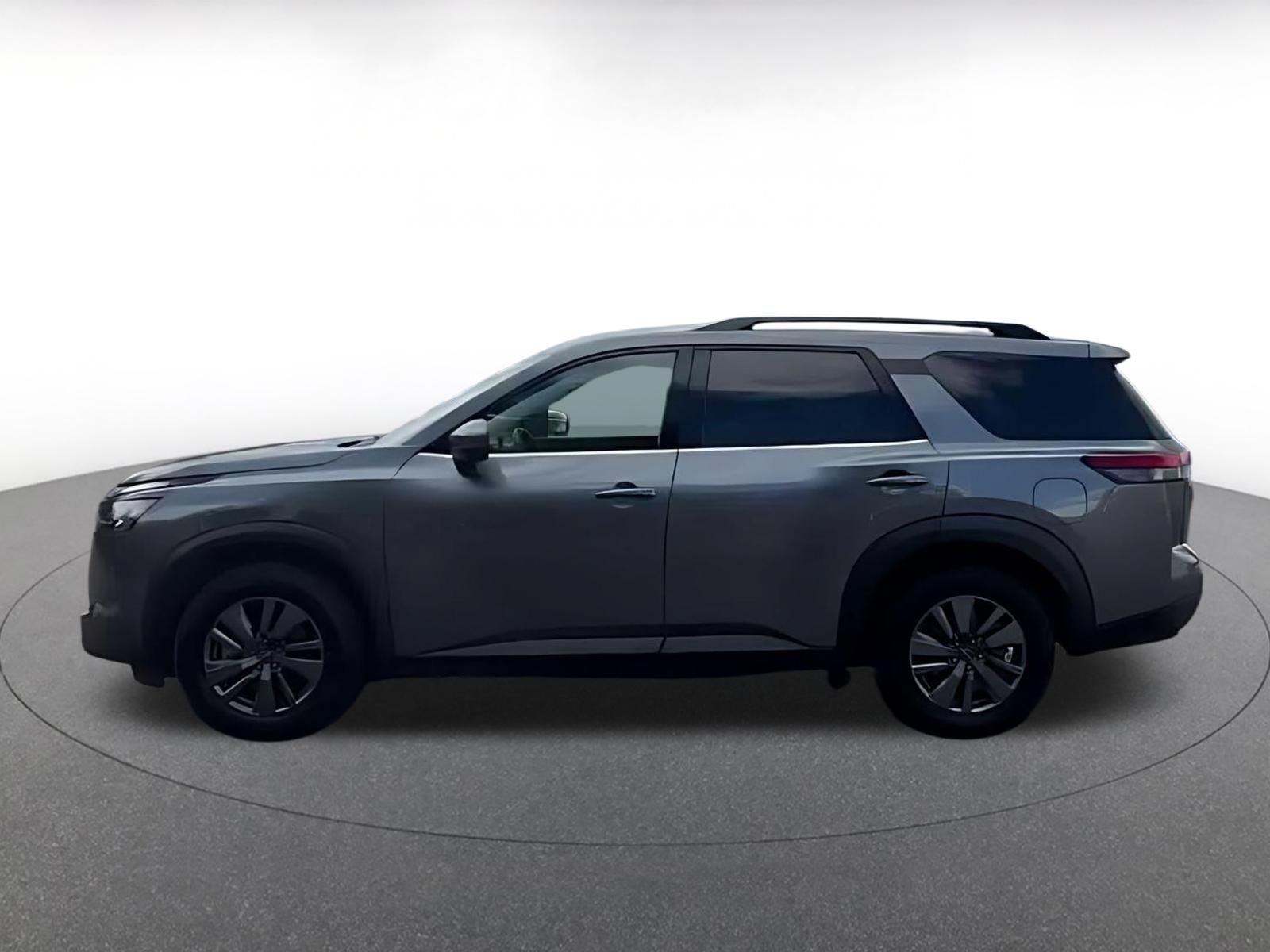 Used 2025 Nissan Pathfinder SV AWD/4WD image 7