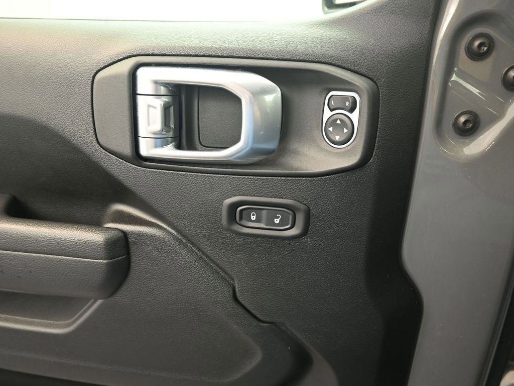 Used 2022 Jeep Wrangler Willys image 12