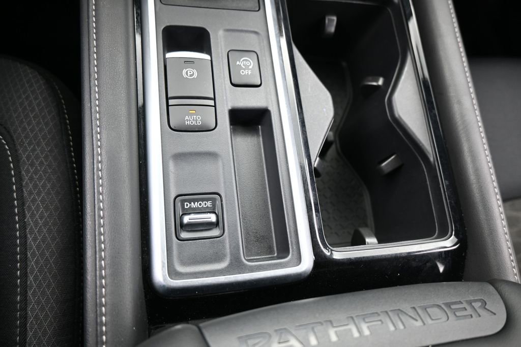 Used 2024 Nissan Pathfinder SV FWD image 28