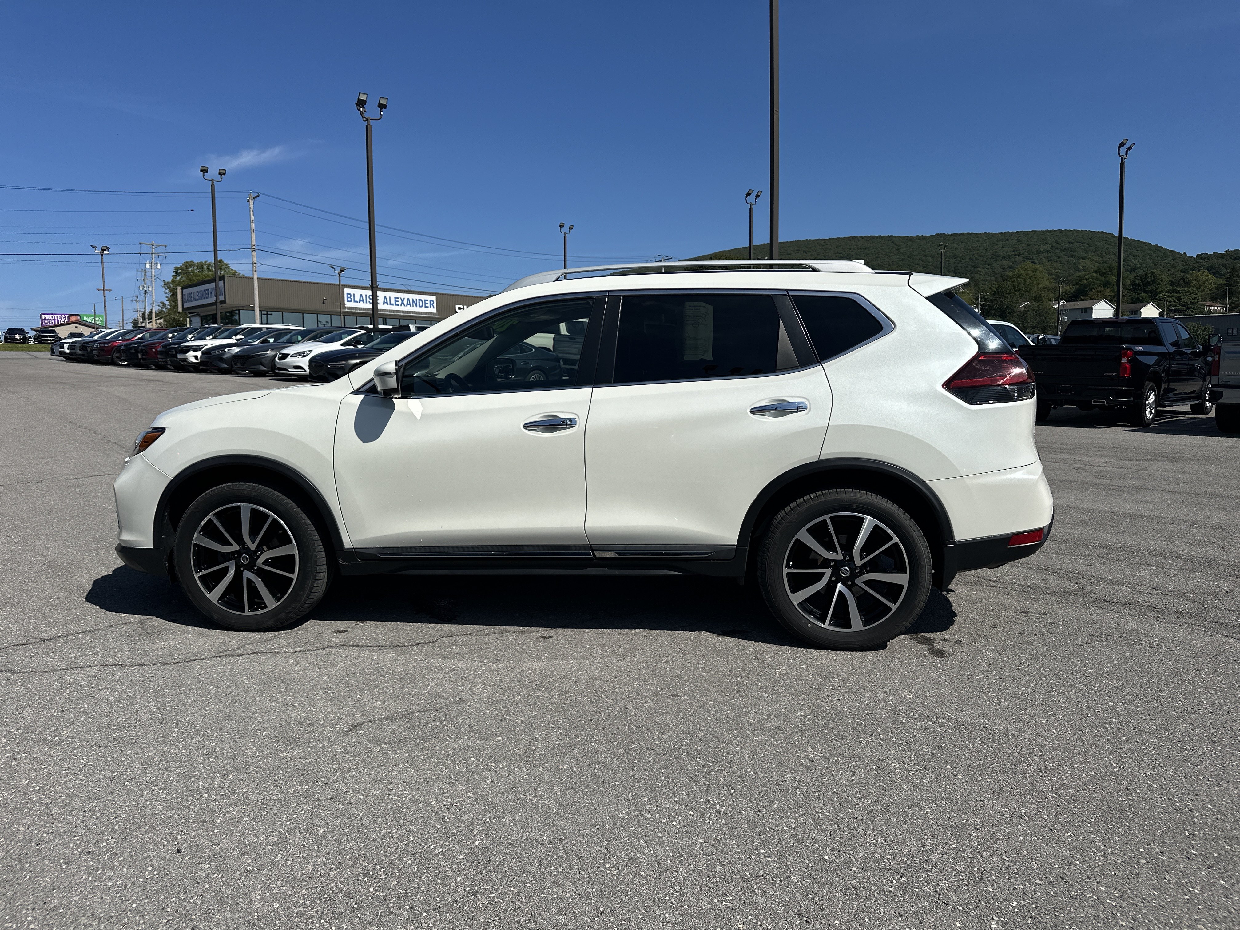 Used 2020 Nissan Rogue SL w/ Premium Package AWD/4WD image 7
