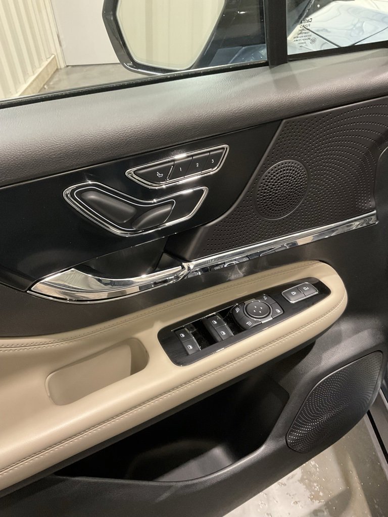 Used 2025 Lincoln Corsair FWD w/ Equipment Group 101A image 7