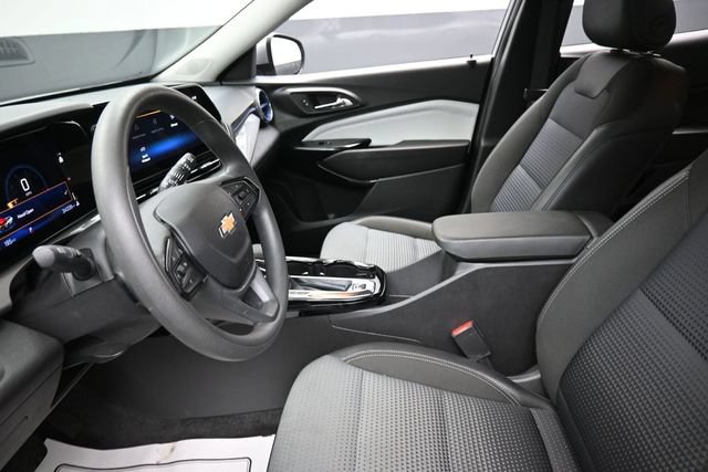 Used 2025 Chevrolet Trax LT FWD image 16