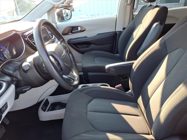 Used 2021 Chrysler Voyager LX FWD image 14