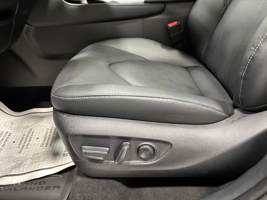 Used 2026 Toyota Grand Highlander AWD image 12