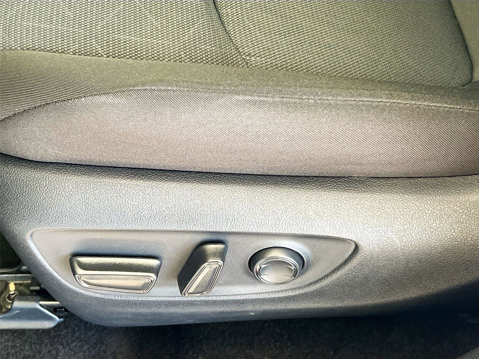 Used 2025 Toyota RAV4 XLE image 19