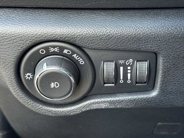 Used 2018 Chrysler Pacifica Touring-L Plus FWD image 37