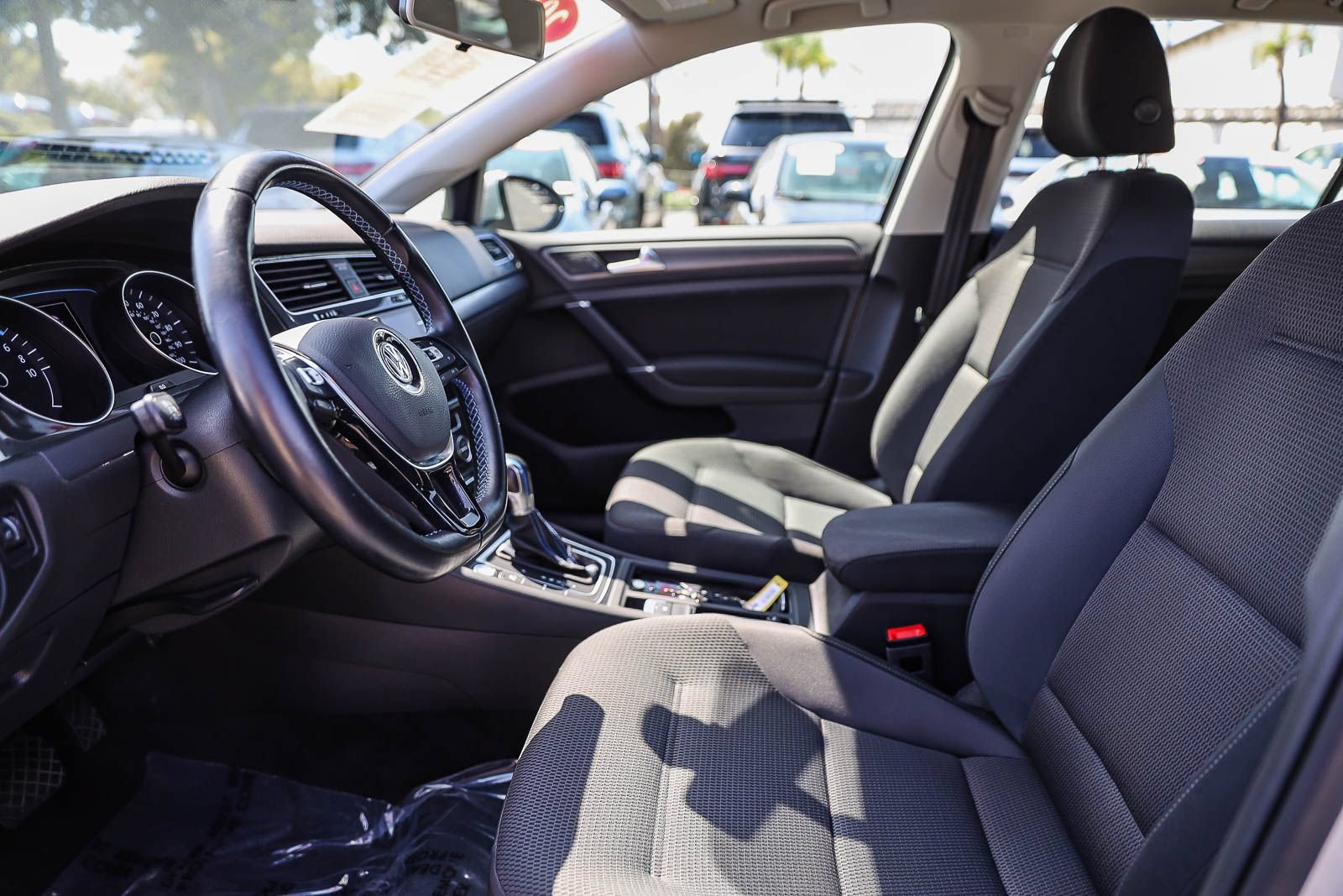 Used 2019 Volkswagen e-Golf SE w/ Driver Assistance Package FWD image 19