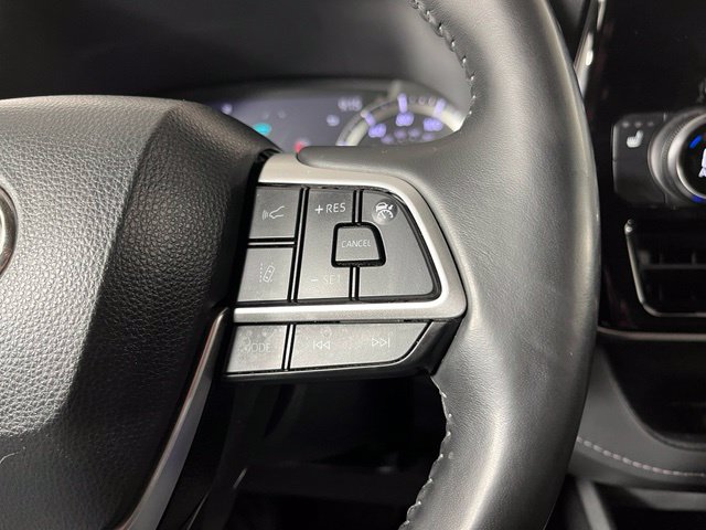 Used 2022 Toyota Highlander XLE AWD/4WD image 19