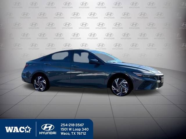 Used 2025 Hyundai Elantra Sport image 12