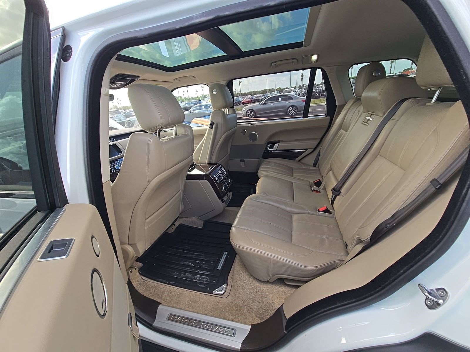 Used 2017 Land Rover Range Rover Long Wheelbase Supercharged image 11